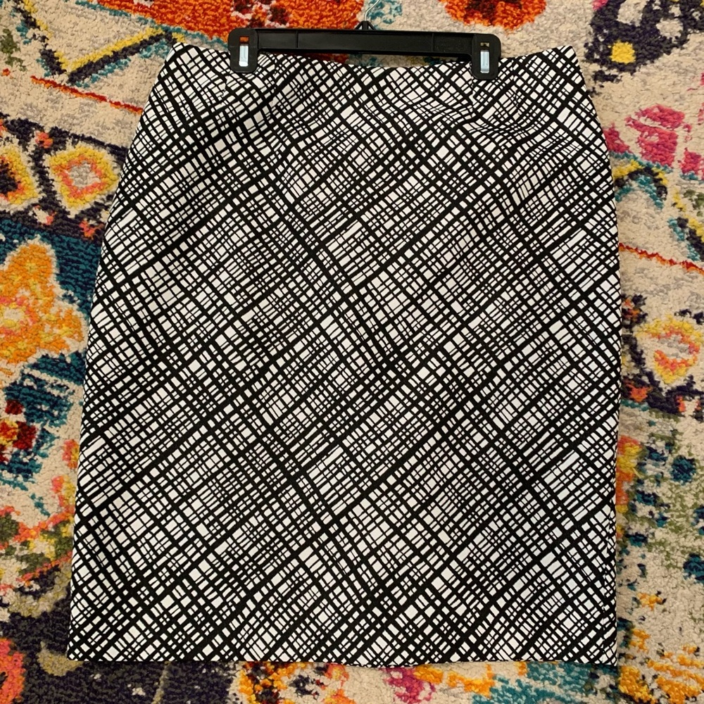 Kasper knit pencil skirt.  Size 14.